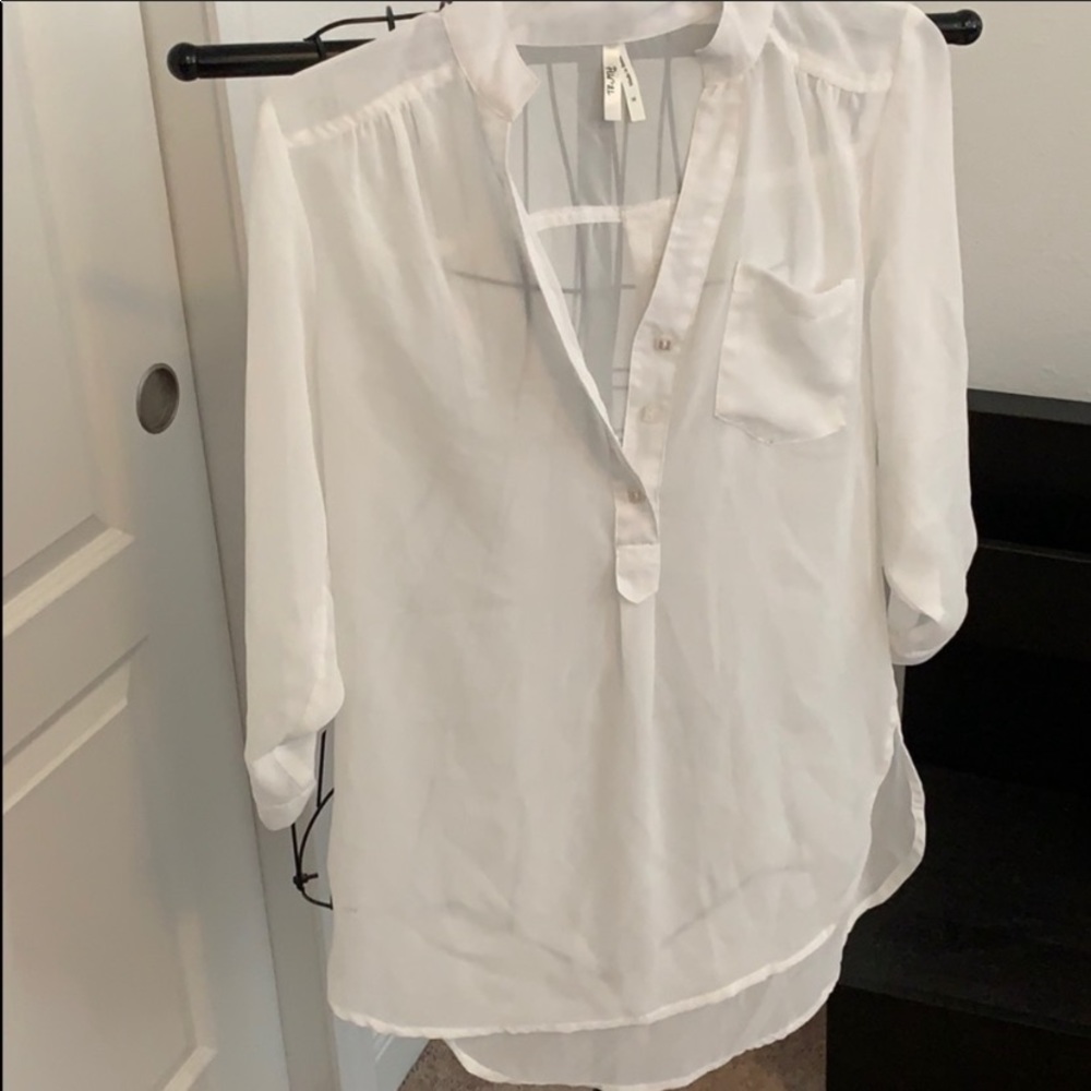 💎 3/$12 💎 White sheer three-quarter sleeve top